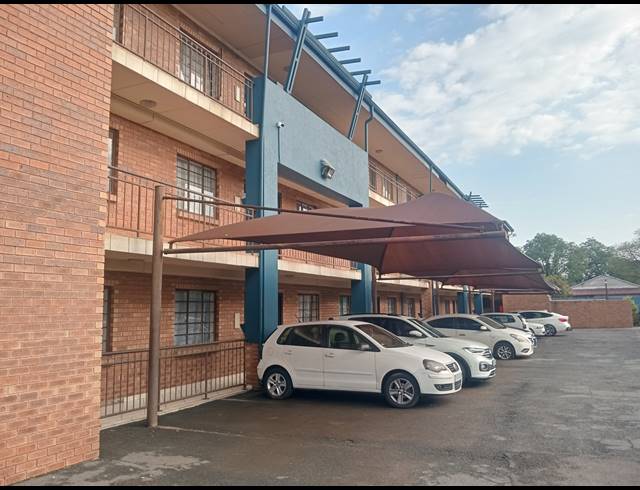 4 BEDROOM APARTMENT BLOCK FOR SALE IN KEMPTON PARK AH